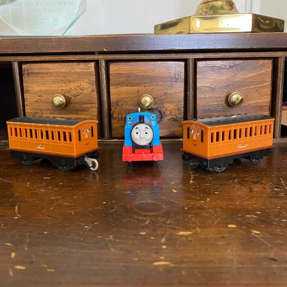 Thomas and Friends motorized Thomas Engine (2013) with Clarabel and Annie (2019)